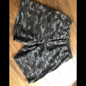 Men’s Lululemon PaceBreaker 7 in liner-less shorts